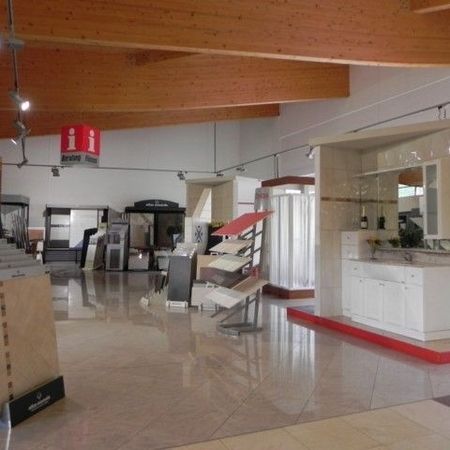 Impressionen aus unserer 400 m² Fliesen- und Badmöbelausstellung