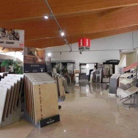 Impressionen aus unserer 400 m² Fliesen- und Badmöbelausstellung