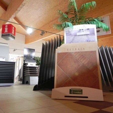 Impressionen aus unserer 400 m² Fliesen- und Badmöbelausstellung