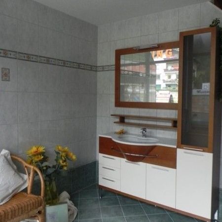 Impressionen aus unserer 400 m² Fliesen- und Badmöbelausstellung