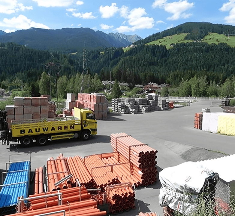 Außenbereich mit Baustoffen